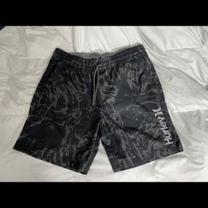 Listing Hurley men’s swim trunks.Can also be worn as athletic shorts.